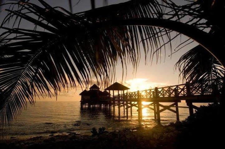 ホテル Kamalame Cay Staniard Creek エクステリア 写真